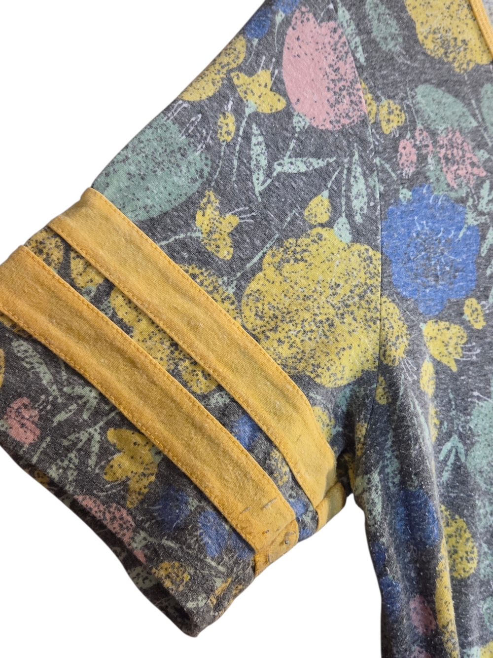 LuLaRoe Gray Floral Scoop Neck Tee with Yellow Trim and Pastel Accents - Picture 4 of 6